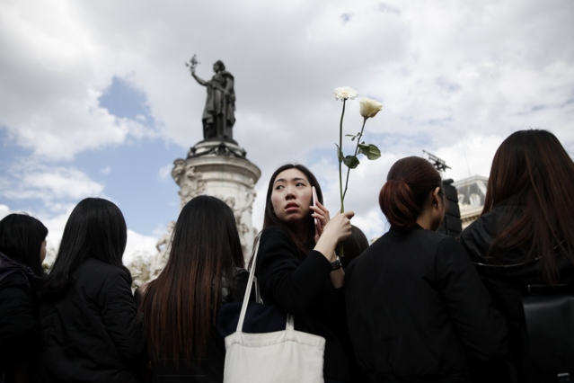 巴黎官方悼念拉伊奥拉的相关图片